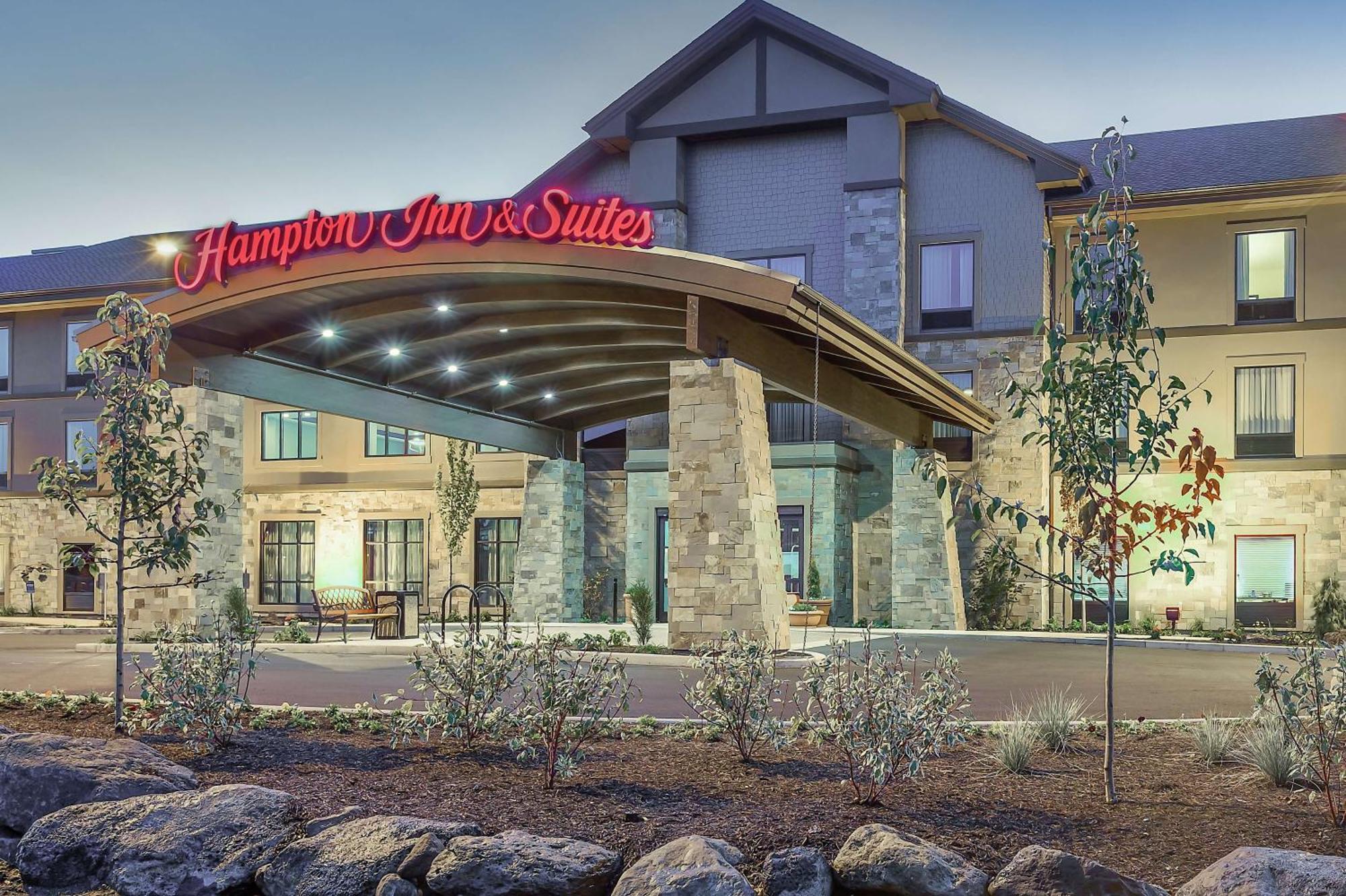 Hampton Inn & Suites Bend Exterior photo